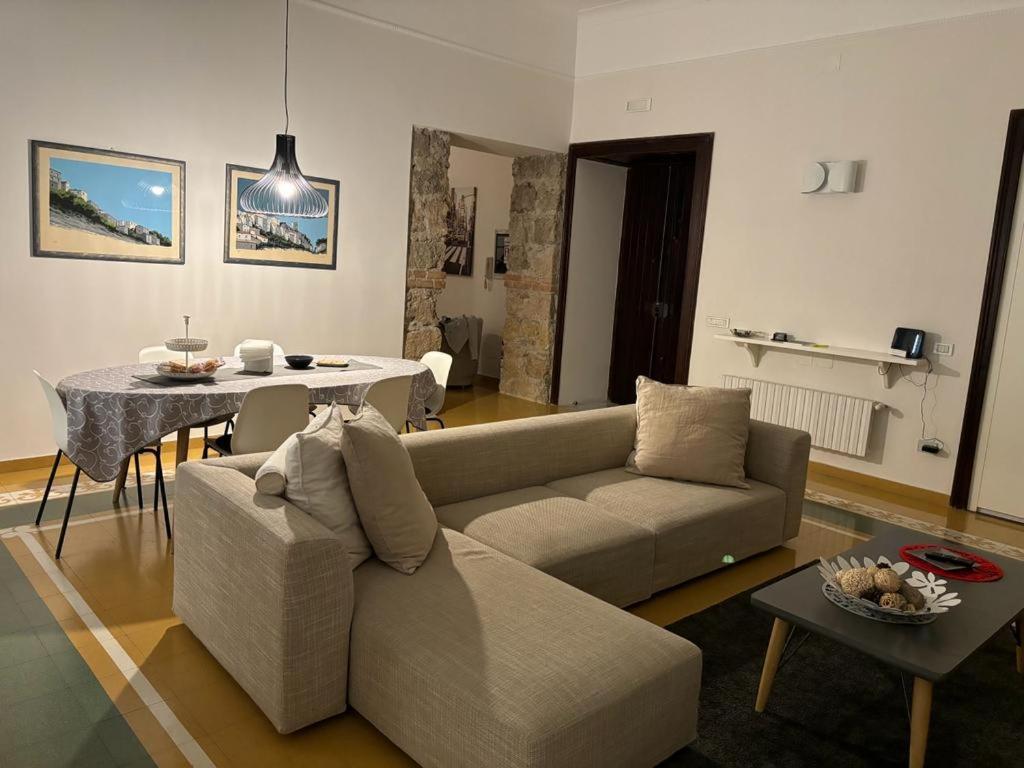 Luxury Manfredi Apartment Salerno Exterior photo